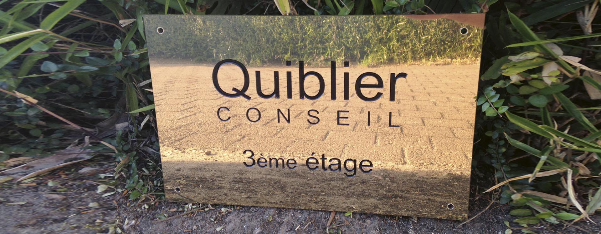 Plaque Société - La gravure sur mesure - Signalétique en ligne Plaque Société - La gravure sur mesure - Signalétique en ligne